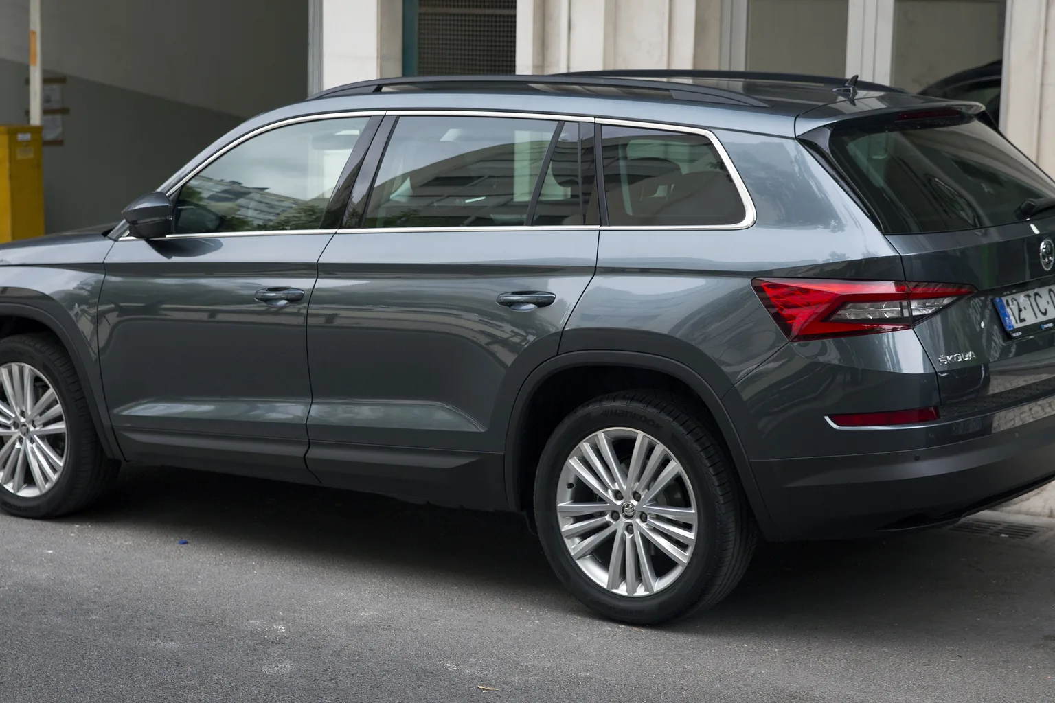 Skoda Kodiaq 2.0 TDI z 2017 roku od tyłu
